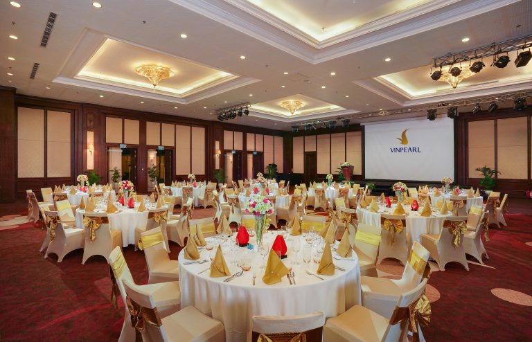 phong hop hien dai tai khach san vinpearl luxury DN