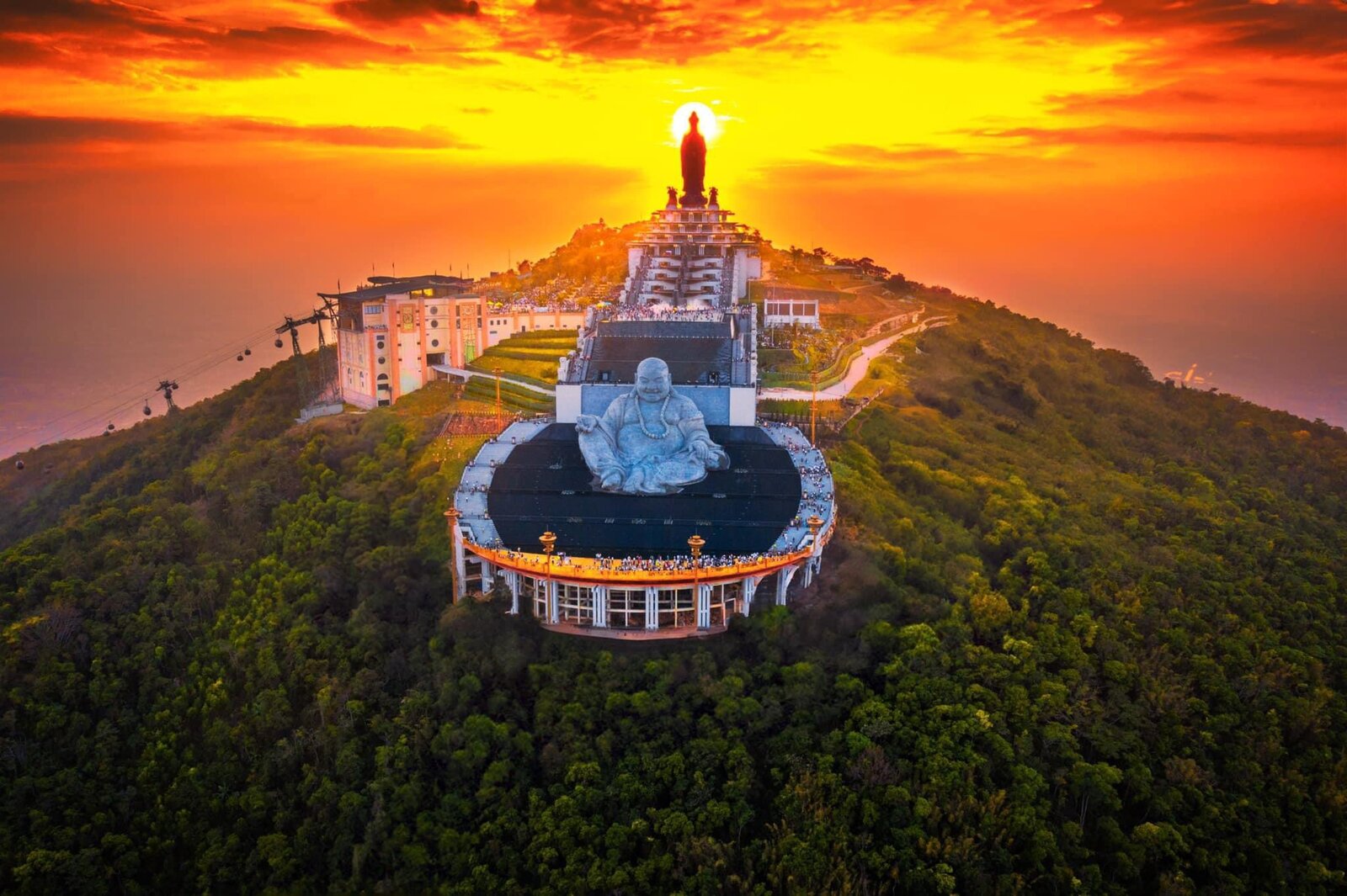 Để có giá vé cập nhật chính xác theo từng thời điểm, du khách nên kiểm tra trực tiếp trên hệ thống đặt vé online. 