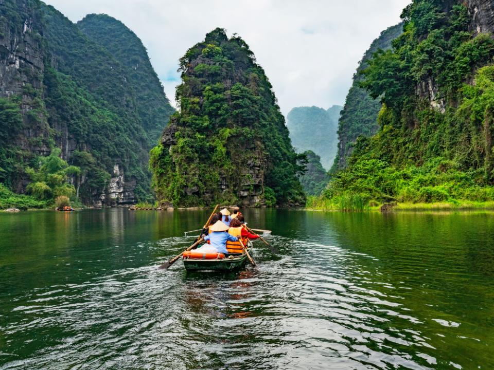 Vào đầu năm, không khí tại Bái Đính rất nhộn nhịp nhưng vẫn giữ được nét tĩnh lặng cần có của một điểm đến tâm linh.
