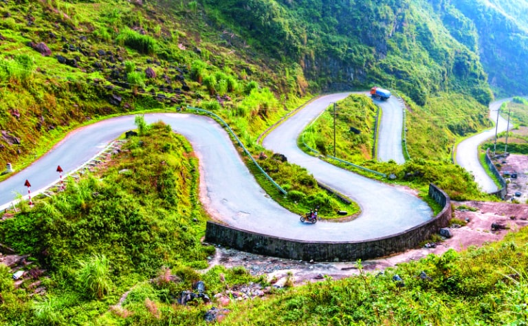 Dốc Thẩm Mã: Vòng cung đá huyền thoại